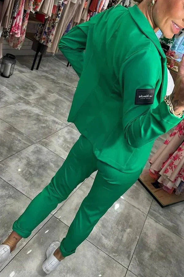 sett med myk blazer og avslappede joggebukse