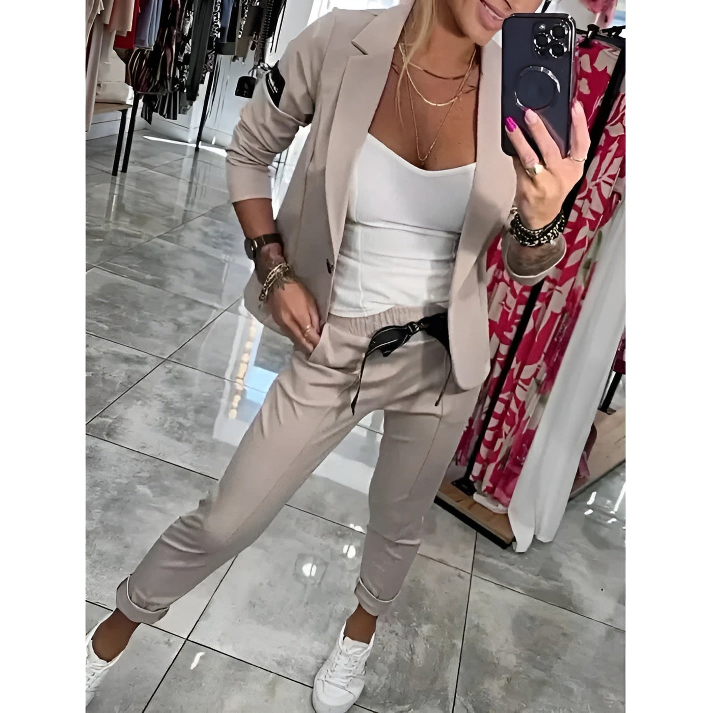 sett med myk blazer og avslappede joggebukse