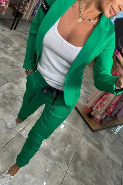 sett med myk blazer og avslappede joggebukse