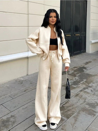 Bequemer Trainingsanzug