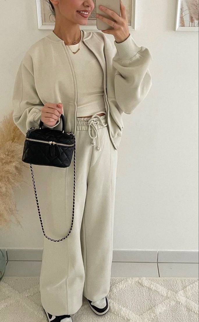 Bequemer Trainingsanzug