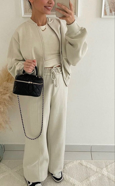 Bequemer Trainingsanzug