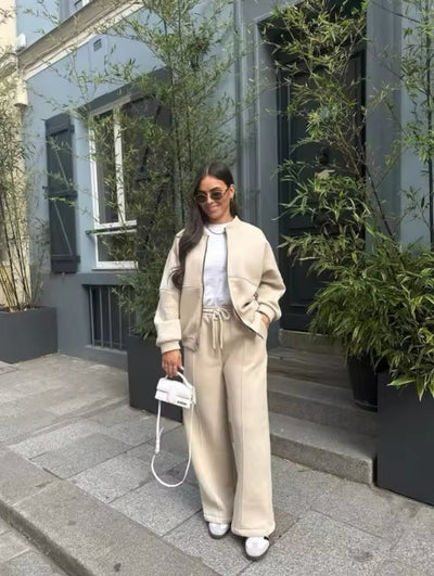 Bequemer Trainingsanzug